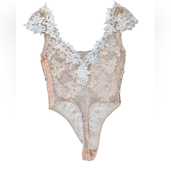 Victoria’s Secret Sheer Mesh Lace Bodysuit Nude White Floral Appliqué Size S - Picture 2 of 13